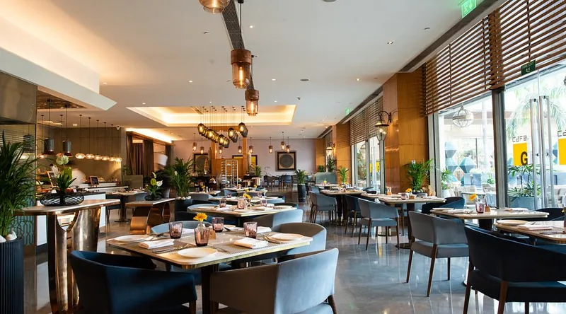 Restaurants & Cafes